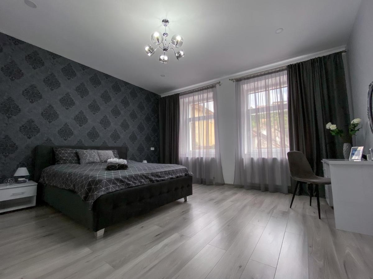 Apartment 5 *