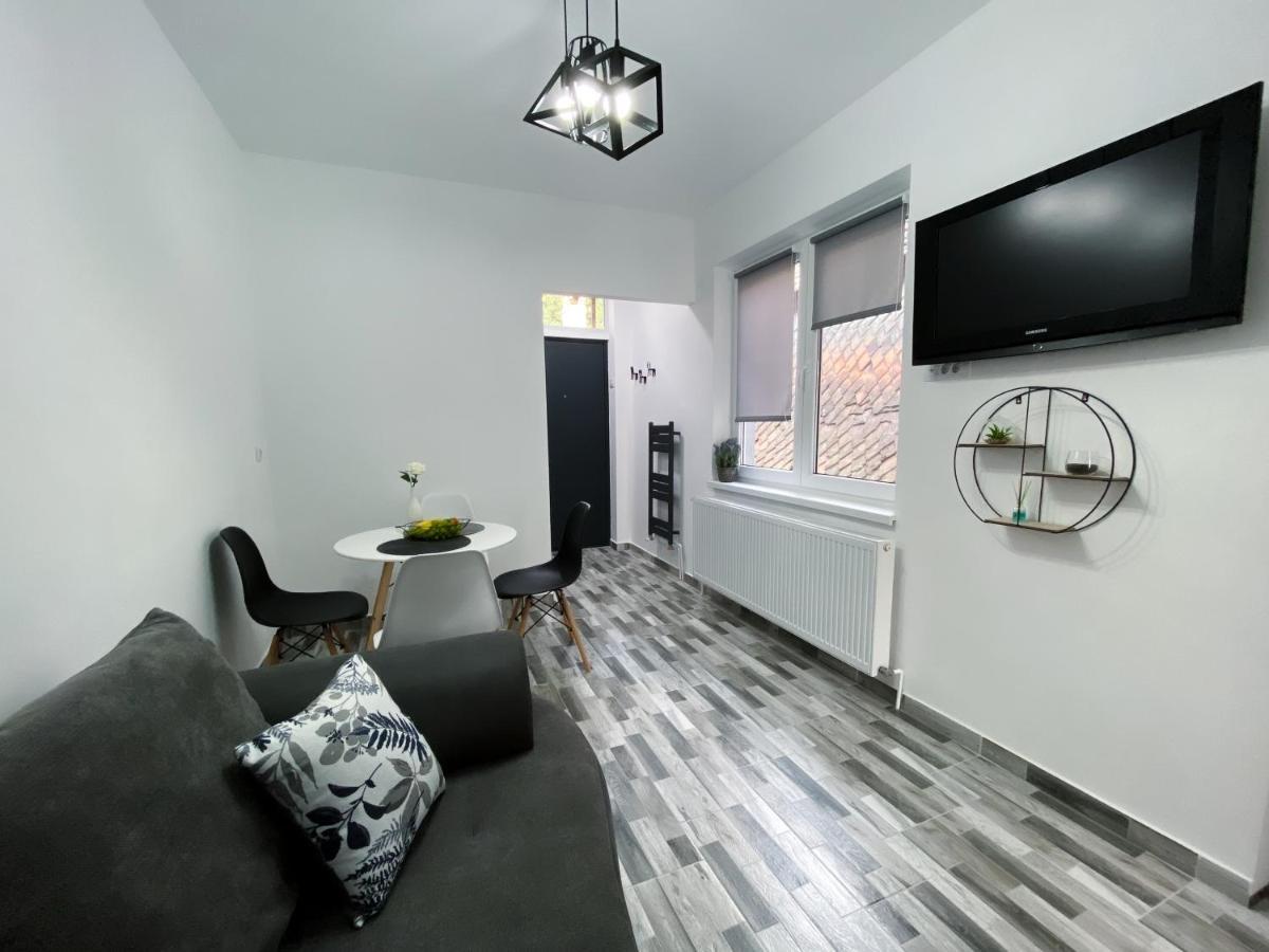 5 Apartment *